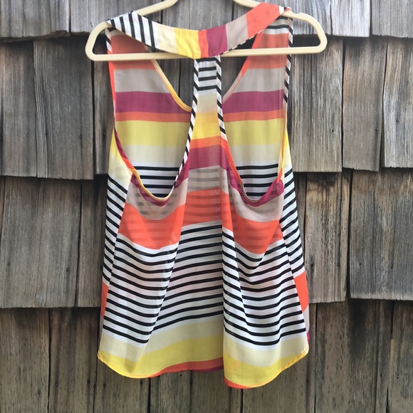 Funky, flowy top to add some pop to any outfit! - Picture 2 of 3